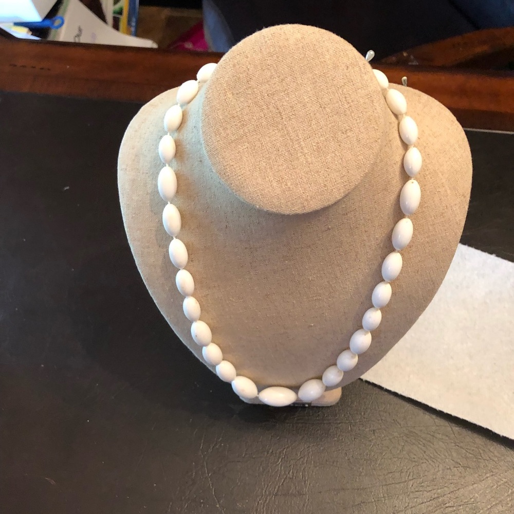 - ❤️White Necklace - Picture 7 of 8